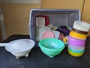 lot 111 image: Colorful Tupperware and Plastic Kitchen Items