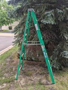 lot 6 image: Keller Medium Duty Type II 8-ft. Fiberglass Ladder, 225 lb. Capacity