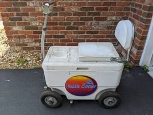 lot 8 image: Cruzin Cooler Wagon Chest with Fold Down Seat, White