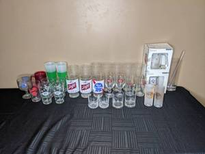 lot 240 image: Assorted Bar Glasses - 3 Gingers Irish Whiskey, Green Bay Packers, Schlitz, Pabst Blue Ribbon, Stella Artois, Budweiser Racing, Grain Belt Premium, Vintage US Open International, and more