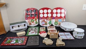 lot 131 image: Great Collection of Christmas Bakeware, Serving Plates, Candy Dishes, Stoneware and More