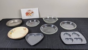lot 138 image: Country Apple Pie Board - Circle Glass Pie Pans - Heart Baking Dish - Small Hearts Baking Dish - Oven Serve Ceramic Pie Dish