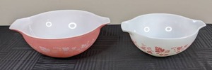 lot 128 image: Pair of Vintage Pyrex Pink Gooseberry Nesting Bowls