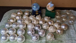 lot 195 image: A Breathtaking Assortment of Over 40 Christmas Ornaments