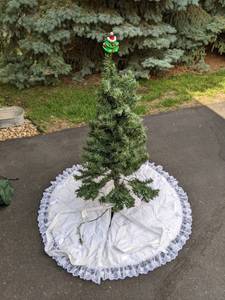 lot 198 image: Faux Christmas Tree with Storage Bag and White Tree Skirt