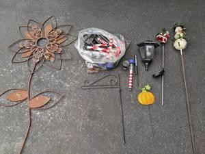 lot 178 image: Festive Lawn Ornaments for the Seasons