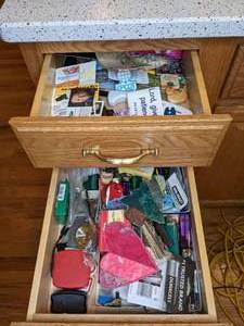 lot 188 image: Have Fun Finding Treasure from the Junk Drawer