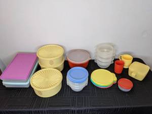 lot 179 image: An Assortment of Vintage Tupperware