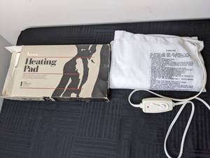 lot 287 image: Kaz Heating Pad HP100