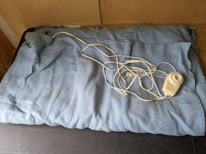 lot 204 image: Sears Full Sized Blue Electric Blanket