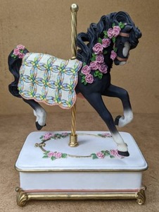 lot 207 image: San Francisco Music Box Co. Quilted Ponies Double Wedding Ring 10604900