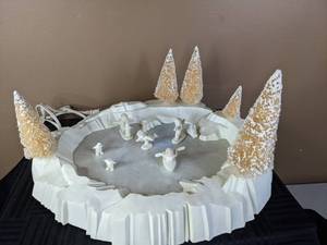 lot 163 image: Department 56 Snowbabies Animated Skating Pond