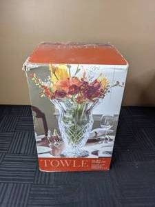 lot 168 image: Stunning Towlie 24% Lead Crystal Vase
