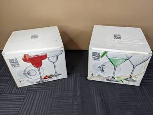 lot 169 image: Libbey Barware - Set of 4 Martini Glasses and Set of 4 Margarita Glasses