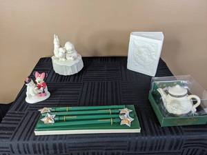 lot 156 image: (4) Department 56 - Snowbabies What Will I Catch Music Box, Pennies From Heaven Book Bank, Im a Little Teapot Hinged Trinket Box, Caroling With Minnie (Disney Showcase Collection), and Frosty Flights (4) Pencil Set with Glitter Stars