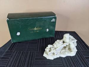 lot 27 image: Vintage Department 56 Snowbabies Wait for Me Figurine