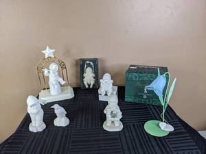 lot 18 image: Collection of Snowbabies Figurines Love Box, Star Ornament, Playing Flute, My Little Star, and More