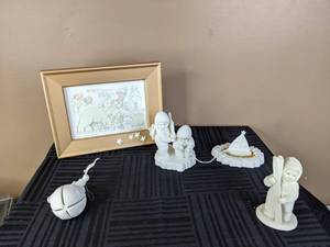 lot 15 image: Collection of (4) Snowbabies Figurines Bell, Framed Piece, Floating Sailboat and More