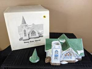 lot 32 image: Vintage Department 56 Hometown Church Bachmans Hometown Series