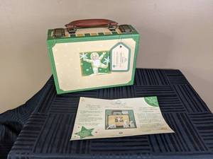 lot 30 image: Department 56 Snowbabies Friendship Club 2001 Membership Kit Figurines