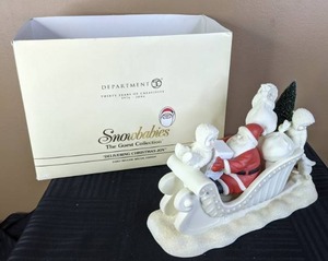 lot 83 image: Snowbabies Delivering Christmas Joy Ceramic Figure