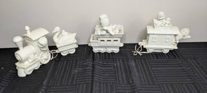 lot 270 image: Department 56 Snowbabies Friendship Club I Think I Can, The End of the Line and Friends on The Frosty Frolic Exclusive Pieces