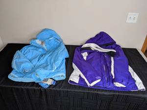 lot 265 image: Columbia Sportswear Company Womens Large and Extra Large Interchangeable Jackets in Blue and Purple
