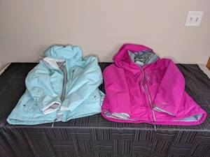 lot 266 image: Columbia Sportswear Company Womens Size Extra Large Interchangeable Jackets in Pink and Blue