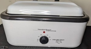 lot 356 image: Hamilton Beach 18 Qt. Roaster Oven with 3 Serving Pans