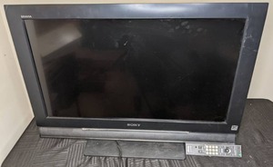 lot 338 image: Sony 32 LCD Digital Color TV with Remote