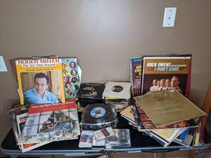 lot 306 image: Large Assortment of Records Roger Miller, Kenny Rogers, Johnny Rivers, Diana Ross and The Supremes, Neil Diamond, Roger Williams, Jimmy Dean, Brenda Lee, Buck Owens and Much More