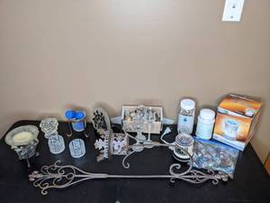 lot 305 image: Assortment of Envira Scape Diffuser, Candle Holders, Decorative Sand & Pebbles and More