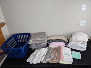 lot 298 image: Assortment of Hand Towels in Assorted Sizes in a Blue Basket