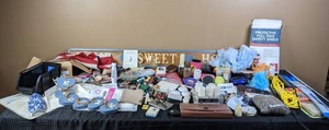 lot 332 image: Large Assortment of Decor, Home & Office Items, Sewing Accessories and More