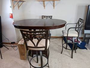 lot 357 image: Bar Height Table with Expansion Leaf Plus 4 Swiveling Barstools