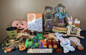 lot 322 image: Holiday and Seasonal Decor Halloween, Easter, Fall, St. Patricks Day