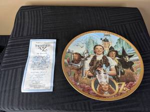 lot 311 image: The Hamilton Collection The Wizard of Oz Decorative Plate Celebrating the 50th Anniversary #4078E