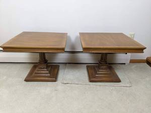 lot 40 image: Set of (2) Square Pedestal End Tables