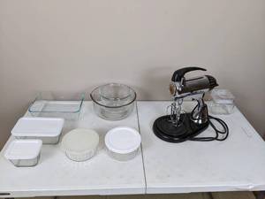 lot 64 image: Sunbeam Mix Master with Mixing Bowls and Baking Dishes
