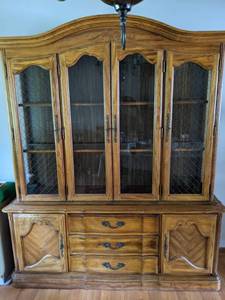 lot 7 image: Vintage Charming 2-Piece China Hutch and Buffet