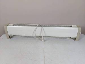 lot 61 image: Dimplex Floor Heater, White
