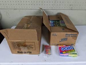 lot 101 image: Large Assortment of O-Cel-o Handy Sponges and Scotch-Brite Wool Soap Pads