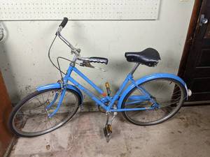lot 106 image: Vintage Raleigh Blue Space Rider Bike, Single Gear
