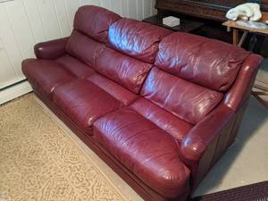 lot 93 image: 3-Cushioned Red Leather Sofa