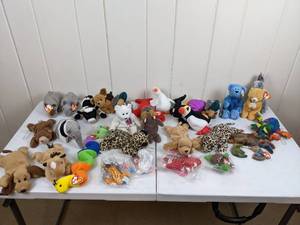 lot 34 image: Vintage Assortment of TY Beanie Babies
