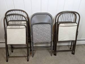 lot 88 image: Assortment of (6) Padded Seat Metal Folding Chairs in Gray and Brown