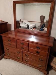 lot 116 image: Vintage Kling Factories Solid Genuine Cherry 10-Drawer Dresser with Mirror
