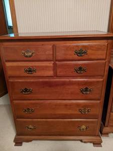 lot 120 image: Vintage Kling Factories Solid Genuine Cherry 7-Drawer Dresser