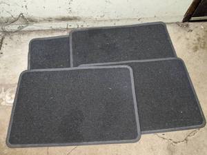 lot 137 image: Set of (4) 3M Dirt Stop Mats, 33 x 22