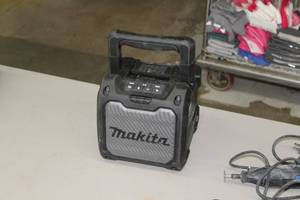 Makita XRM08 10.8-18V Bluetooth Radio